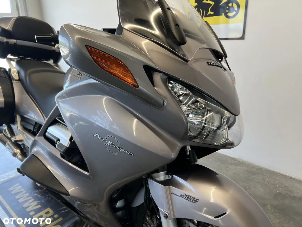 Honda ST - 19