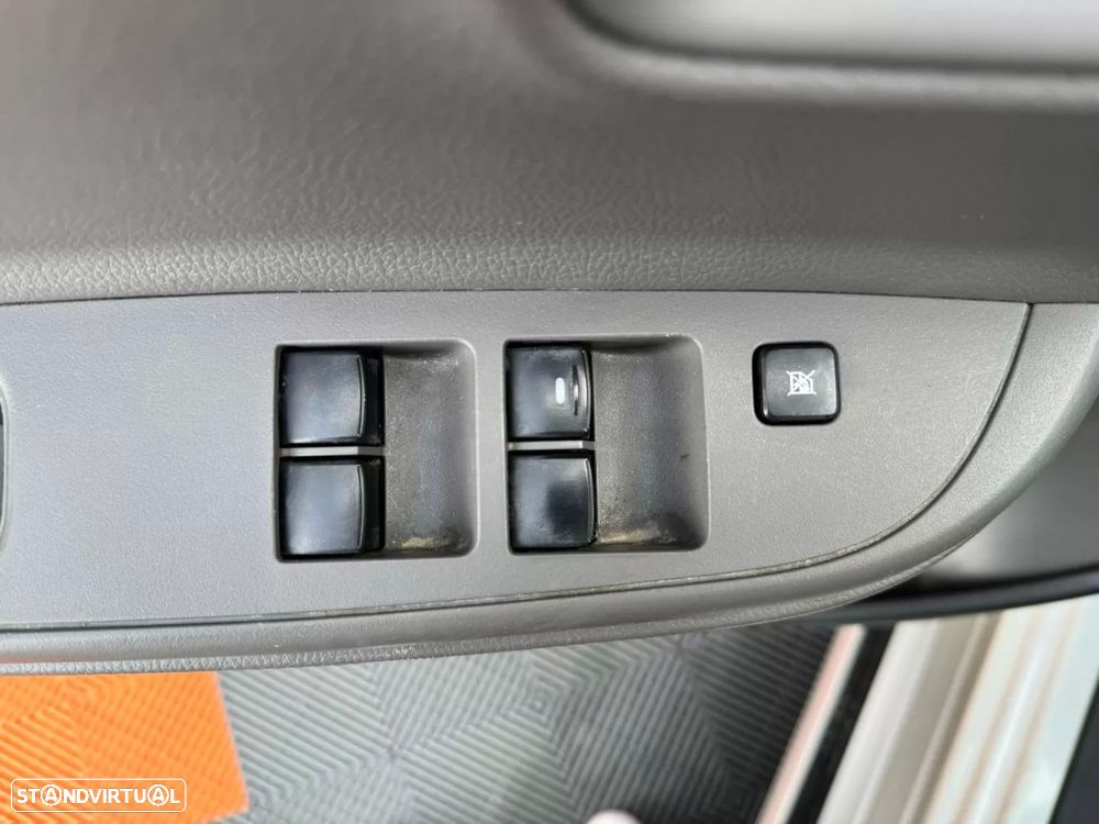 Mitsubishi L200 2.4 DI-D CD Invite 4WD - 13