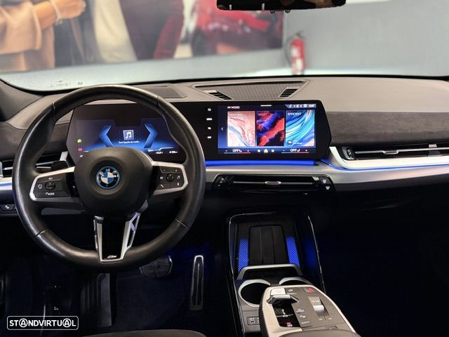 BMW iX2 eDrive20 Edição Desportiva M - 9