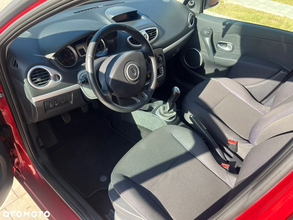Renault Clio 1.2 16V 75 Expression - 9
