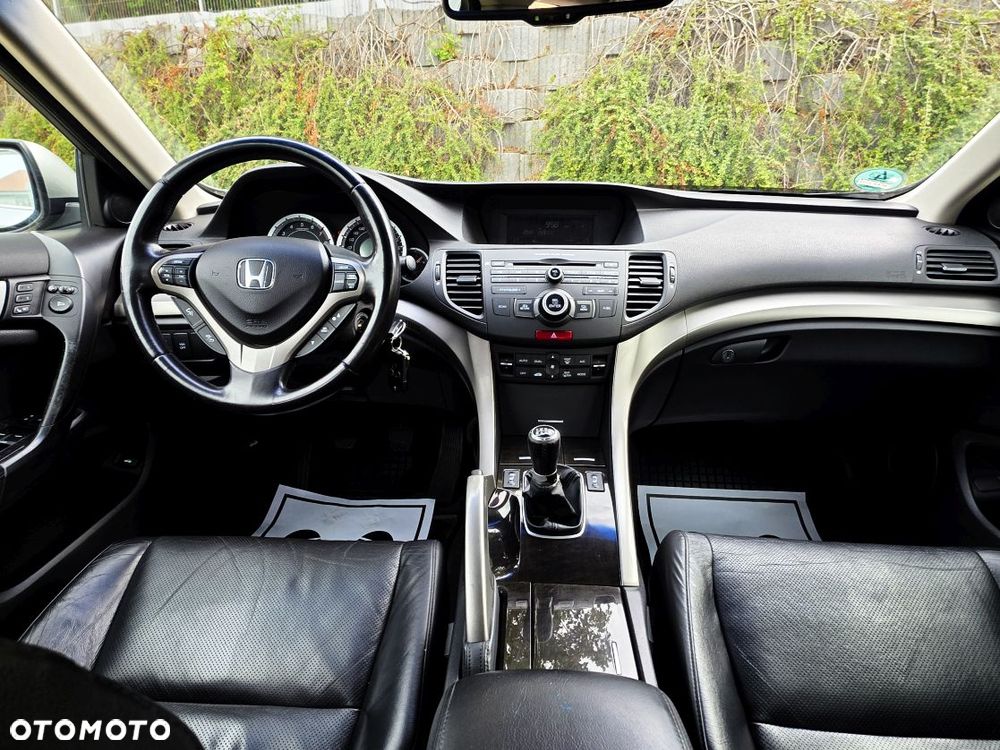 Honda Accord 2.0 Executive - 11