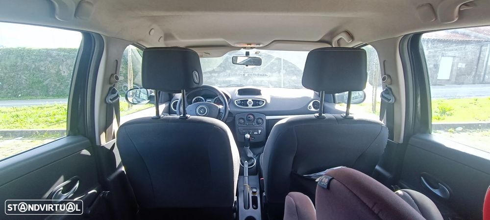 Renault Clio Sport Tourer - 10