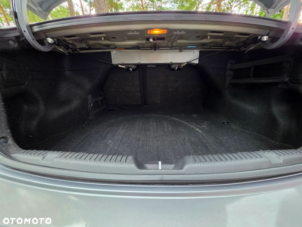 Hyundai Elantra 1.6 Style - 11