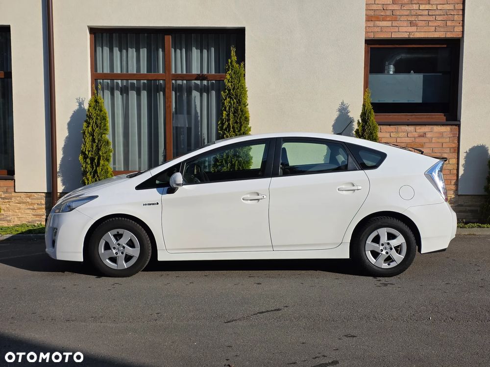 Toyota Prius (Hybrid) - 8