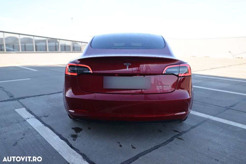 Tesla Model 3 - 4