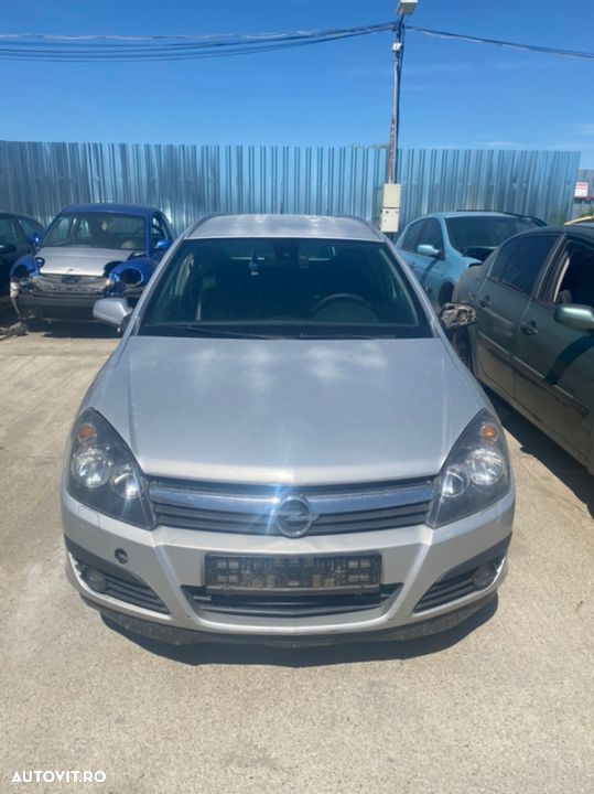 Dezmembrez Opel asta H - 1