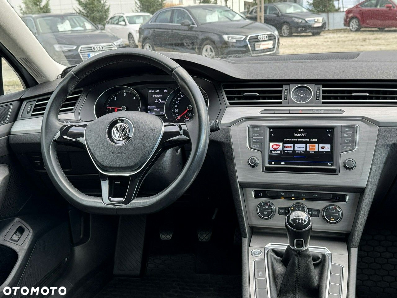 Volkswagen Passat - 28