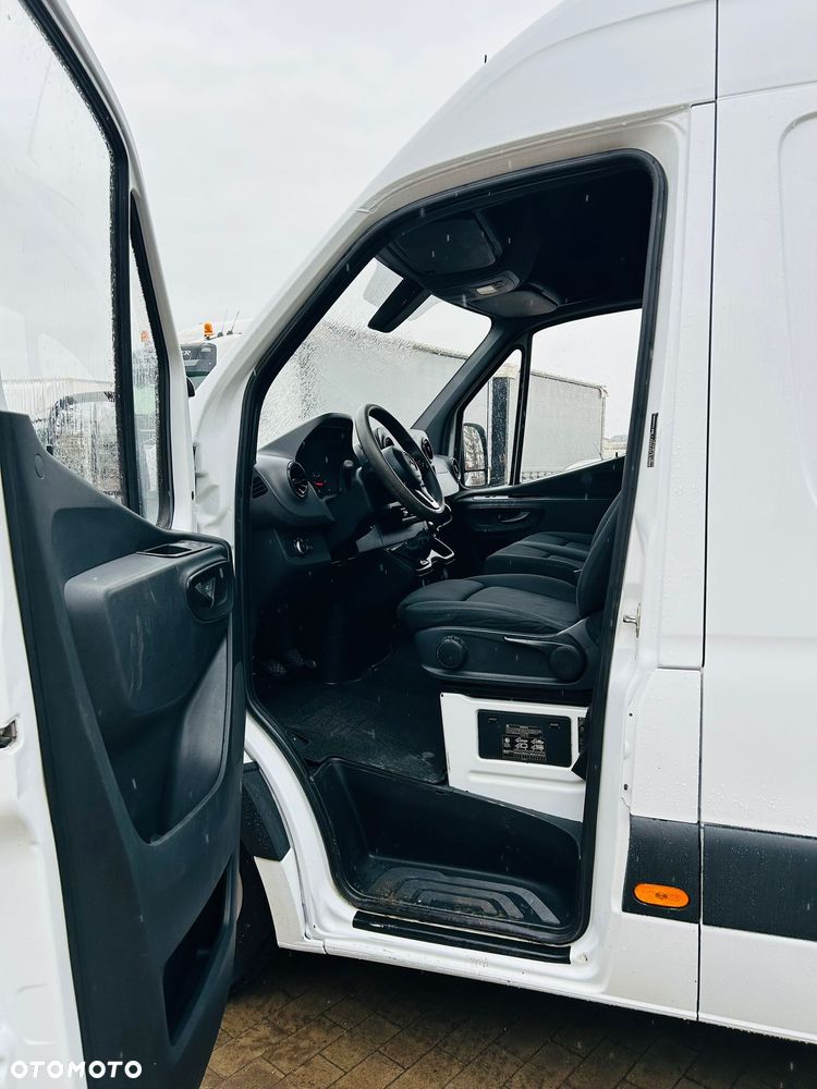 Mercedes-Benz Sprinter - 16