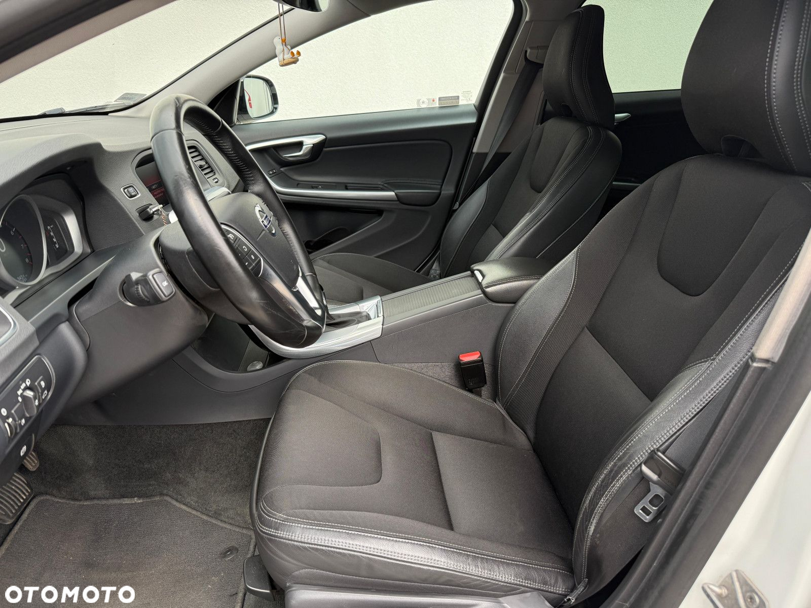Volvo V60 Cross Country - 34
