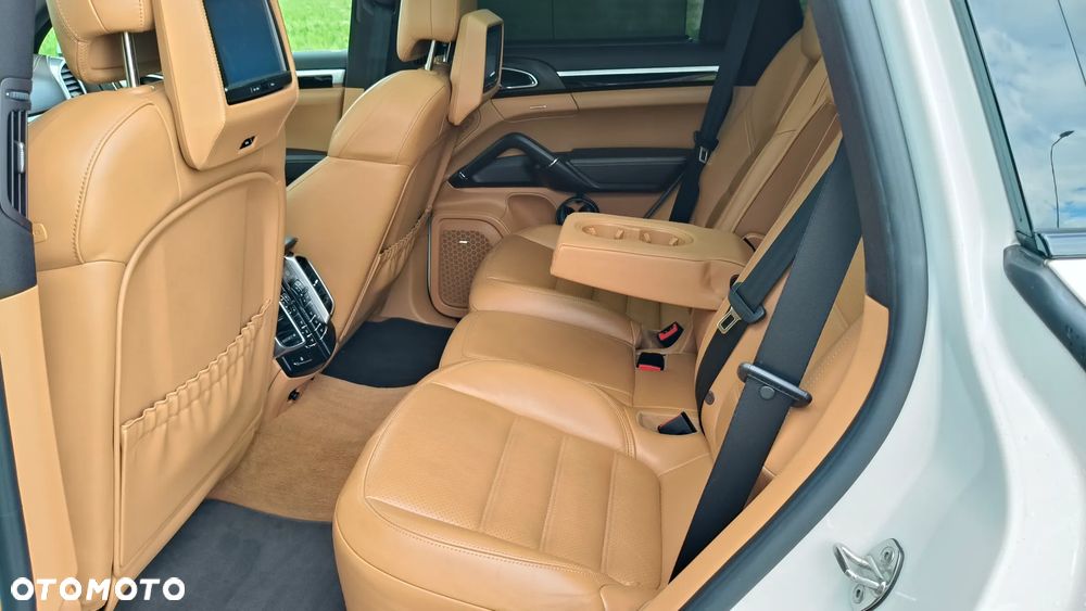 Porsche Cayenne Platinum Edition - 30