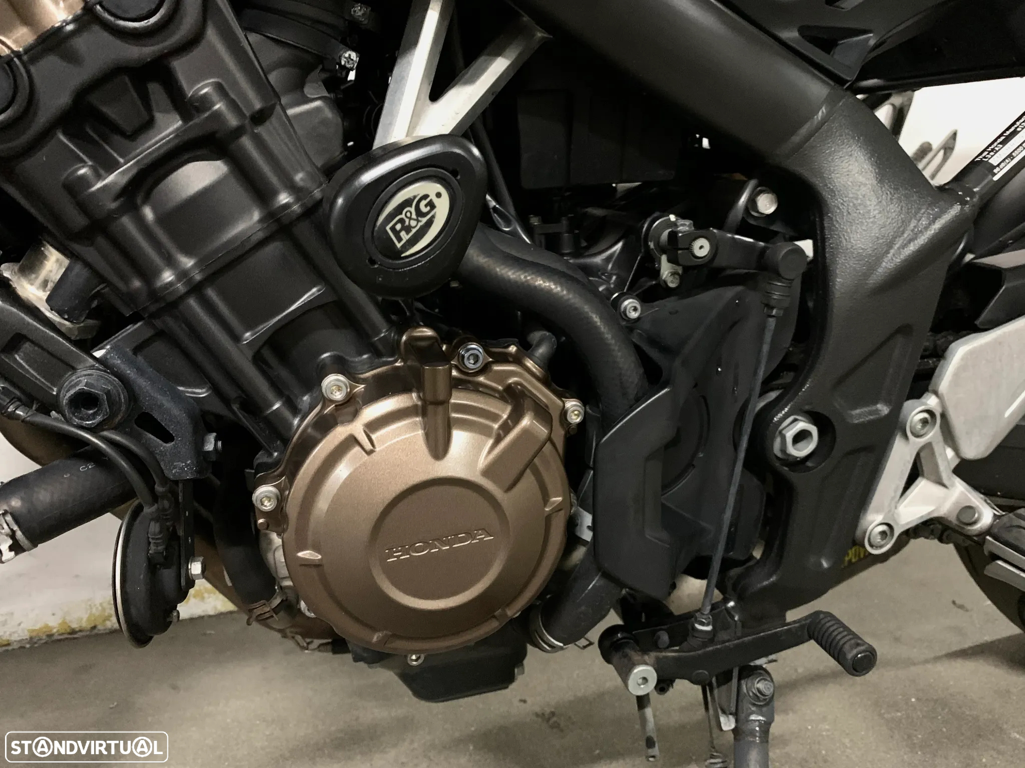 Honda CB 650F AKRAPOVIC 2018 - 11