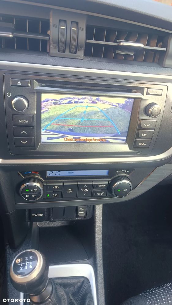 Toyota Auris 1.6 Premium Comfort - 29