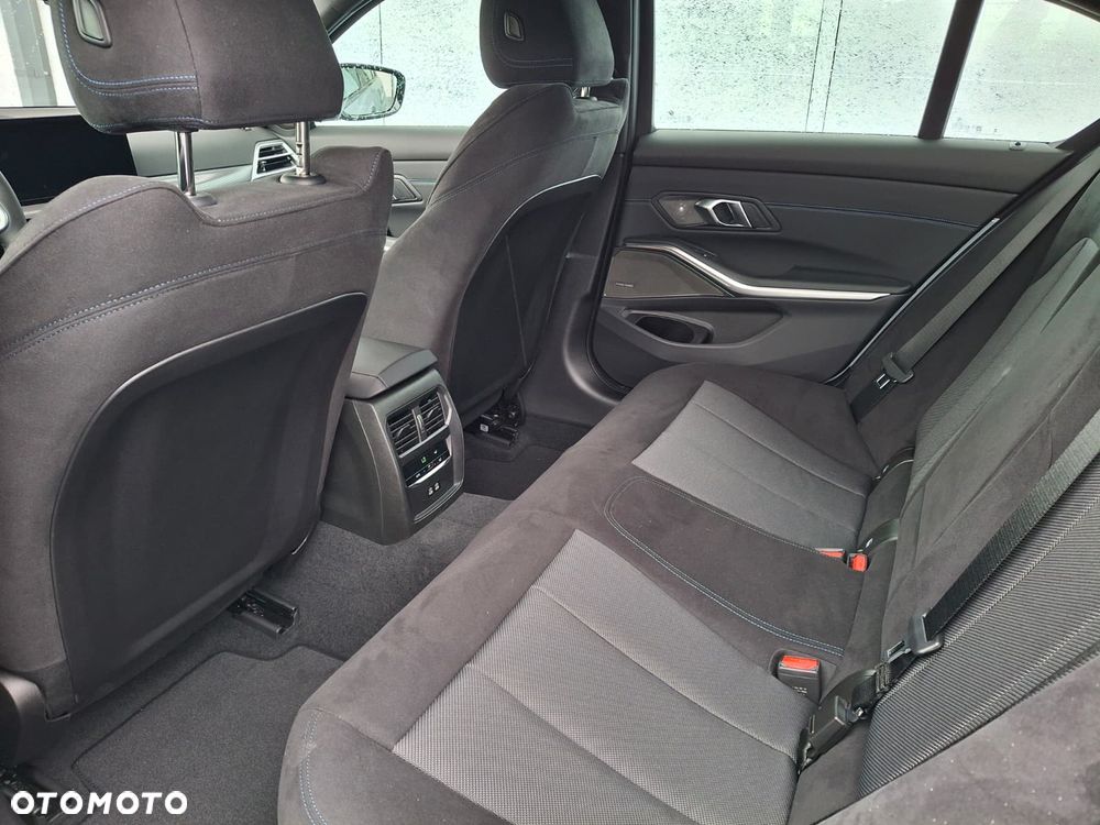 BMW Seria 3 320i xDrive M Sport - 25