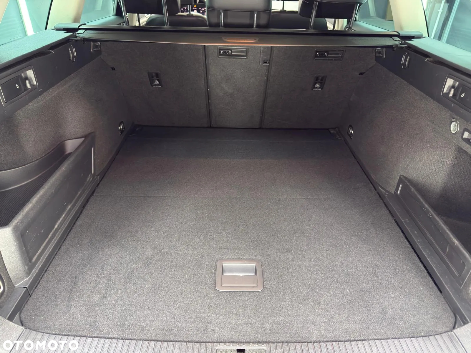 Volkswagen Passat Variant 2.0 TDI SCR DSG Highline - 32