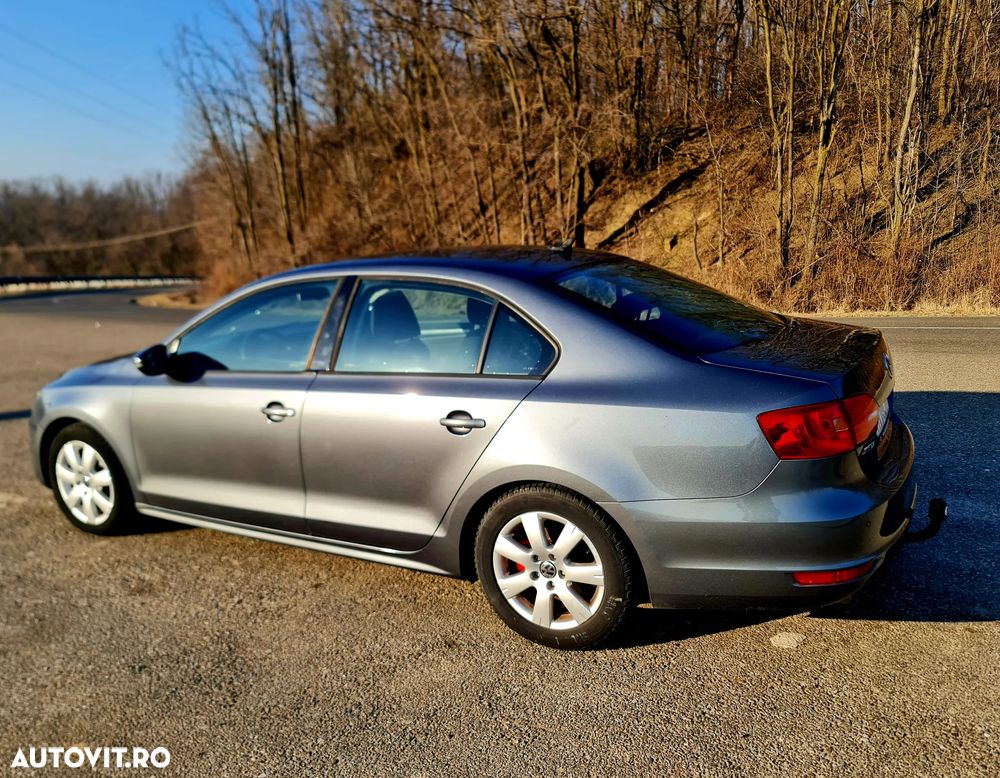 Volkswagen Jetta 1.6 TDI Blue Motion Technology Trendline - 5