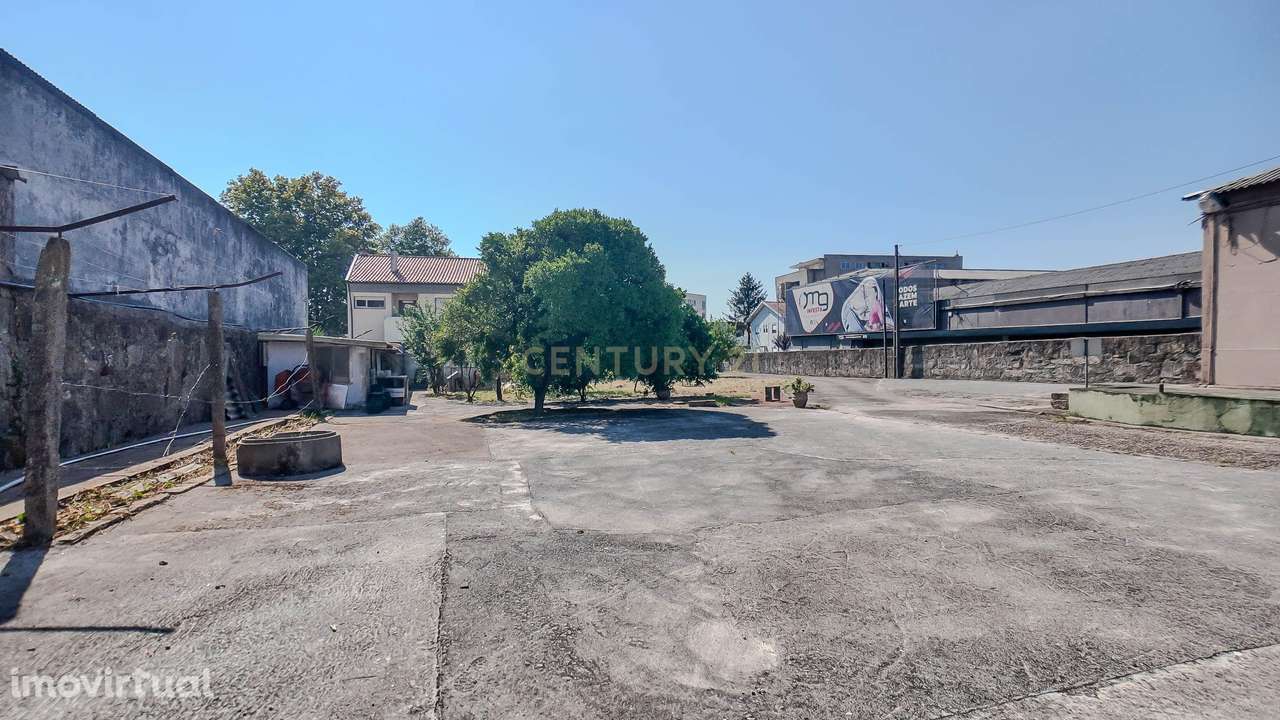 Terreno com Armazém licenciado | Centro de São Mamede de Infesta – Mat - Grande imagem: 3/24