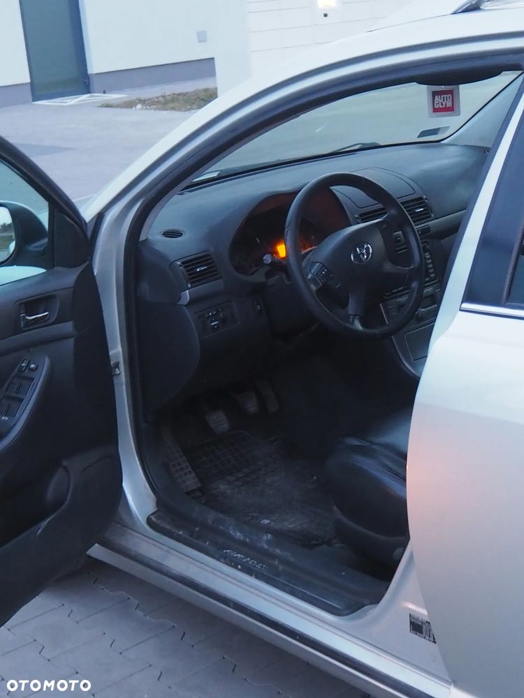 Toyota Avensis 2.0 D-4D Platinium - 10