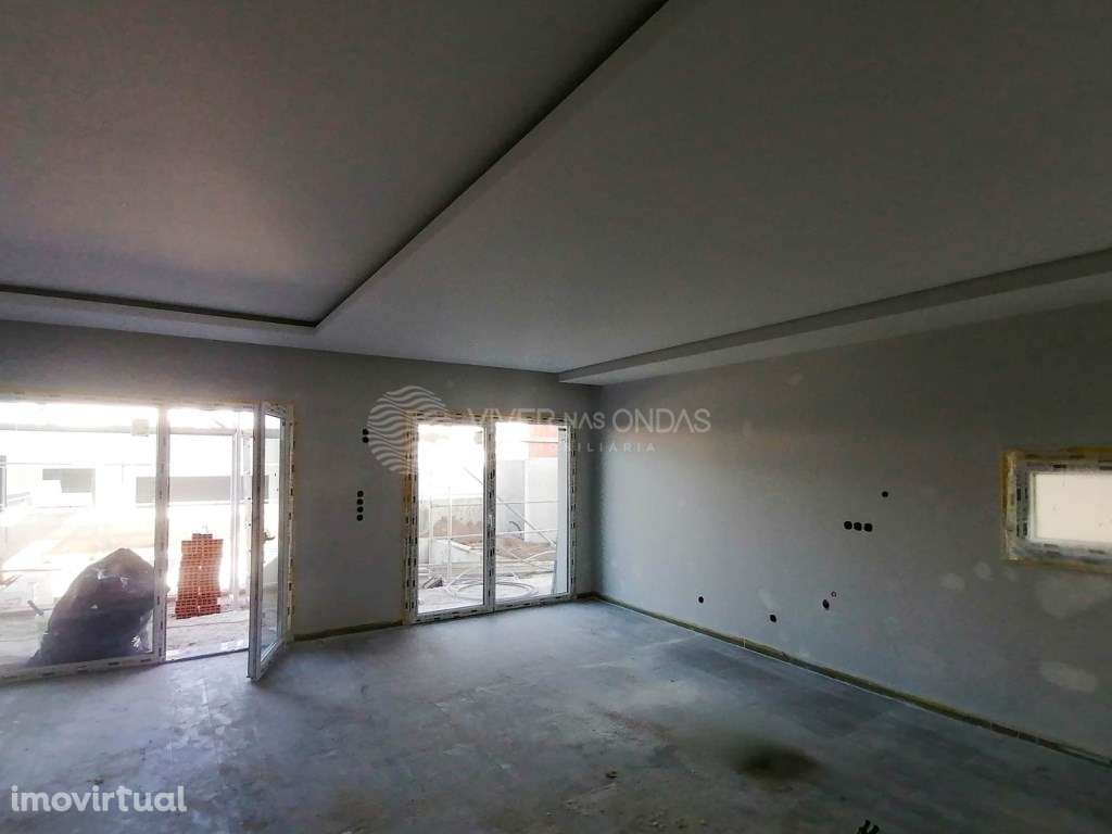 Moradia T4 com Piscina, Contemporânea, em Fernão Ferro. - Grande imagem: 4/35