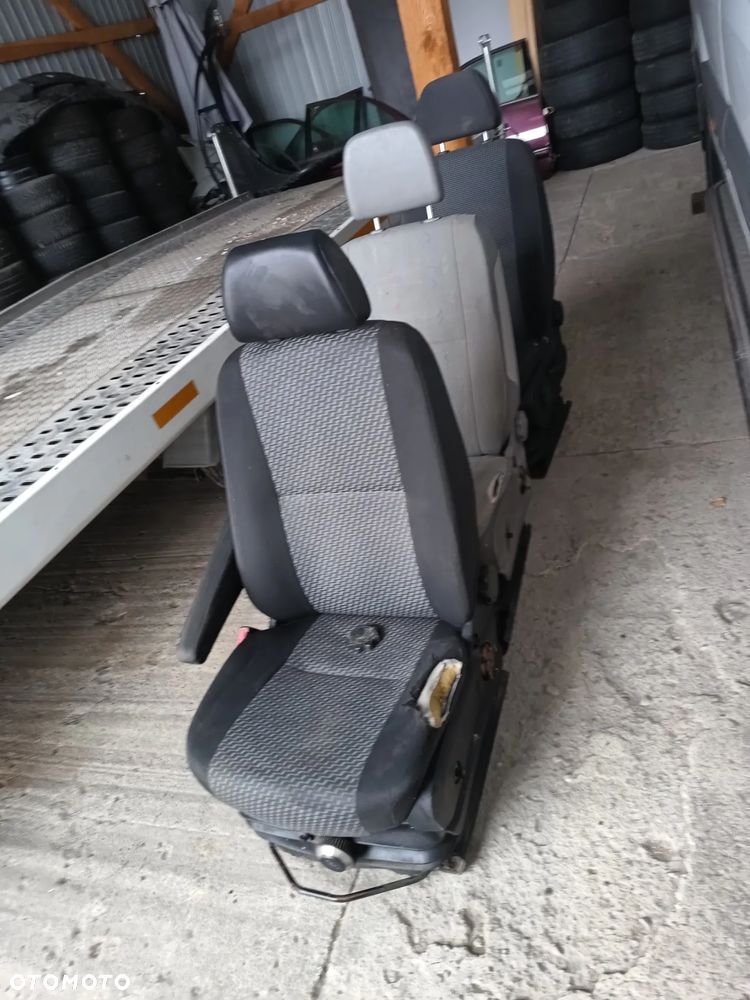 Fotel kierowcy pompowany zwykły podwójny sprinter 906 crafter Mercedes - 2