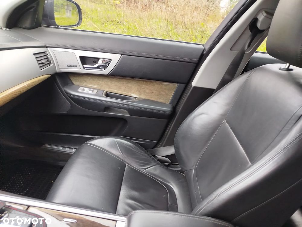 Jaguar XF 2.2 D Luxury - 9