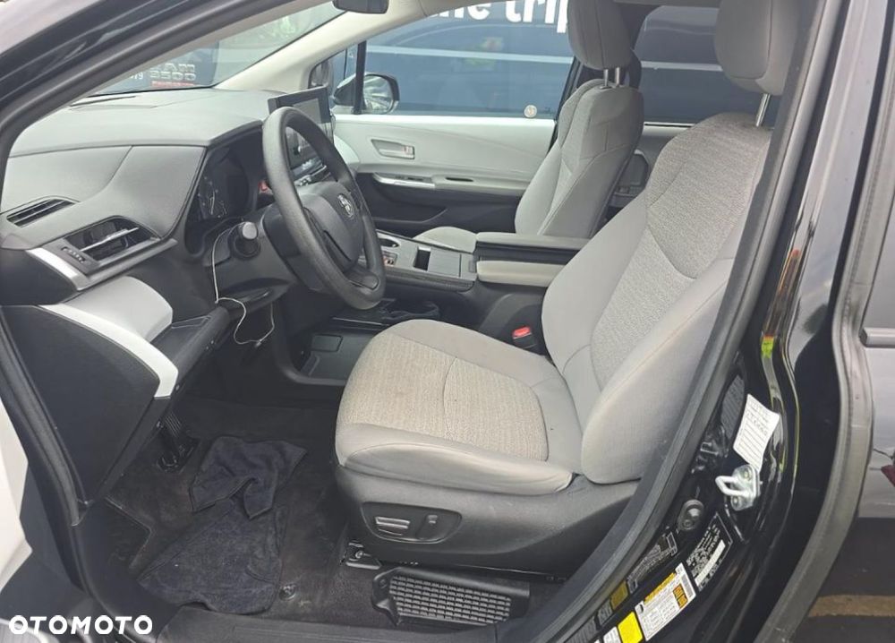 Toyota Sienna - 9