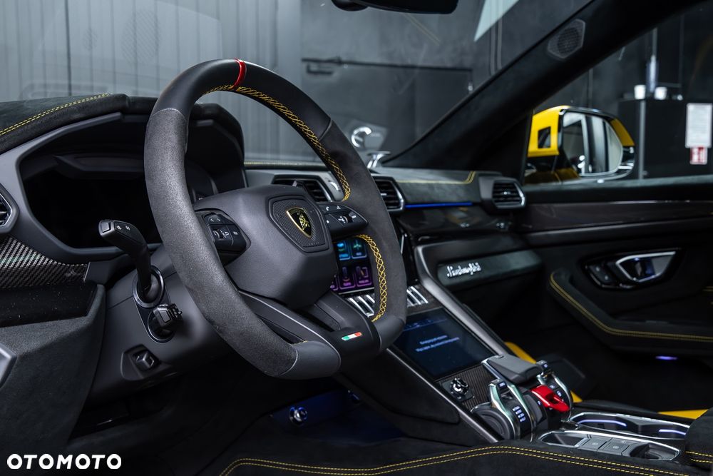 Lamborghini Urus - 22