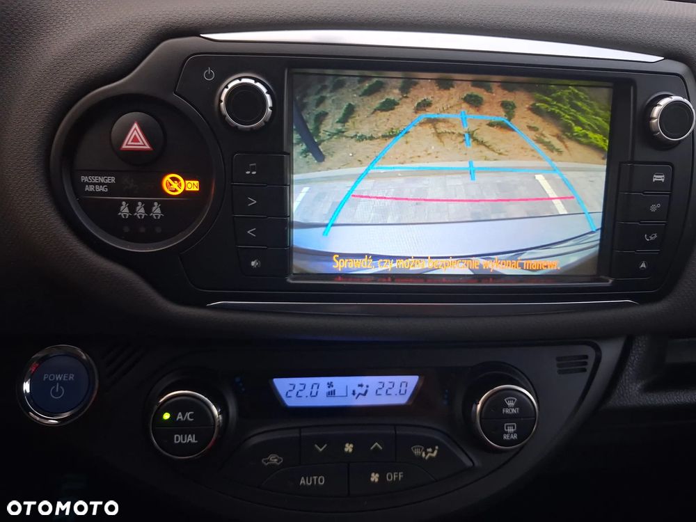 Toyota Yaris Hybrid 100 Dynamic - 29