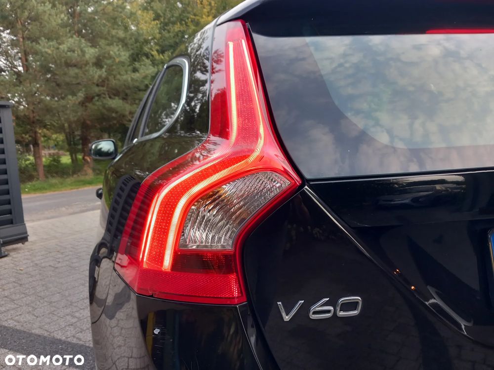 Volvo V60 D6 AWD Plug-in Hybrid Summum - 10