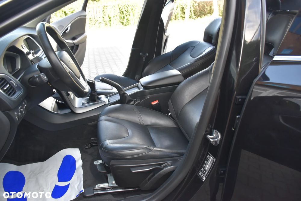 Volvo V40 D2 Summum - 12