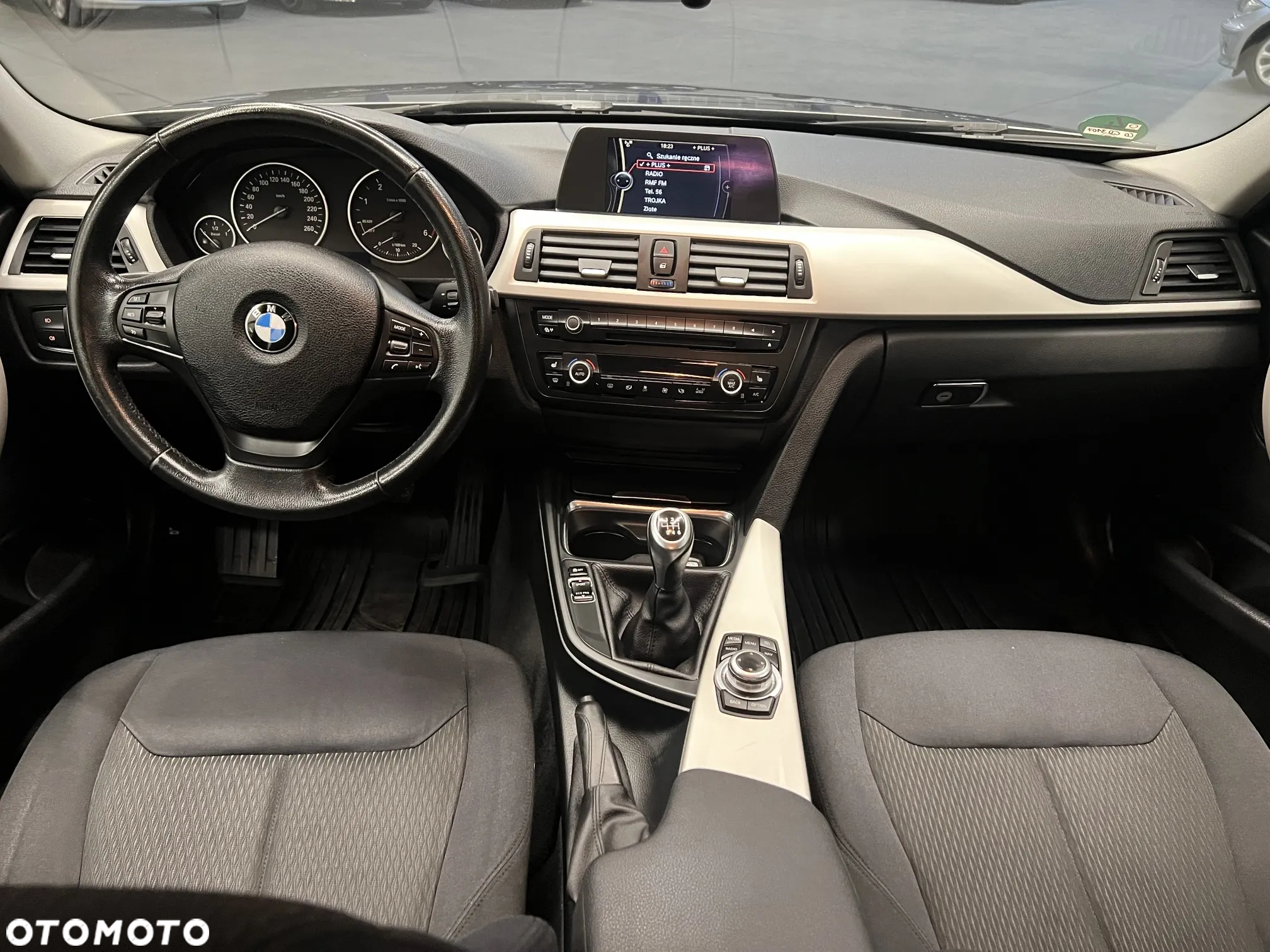 BMW Seria 3 318d DPF Touring - 26