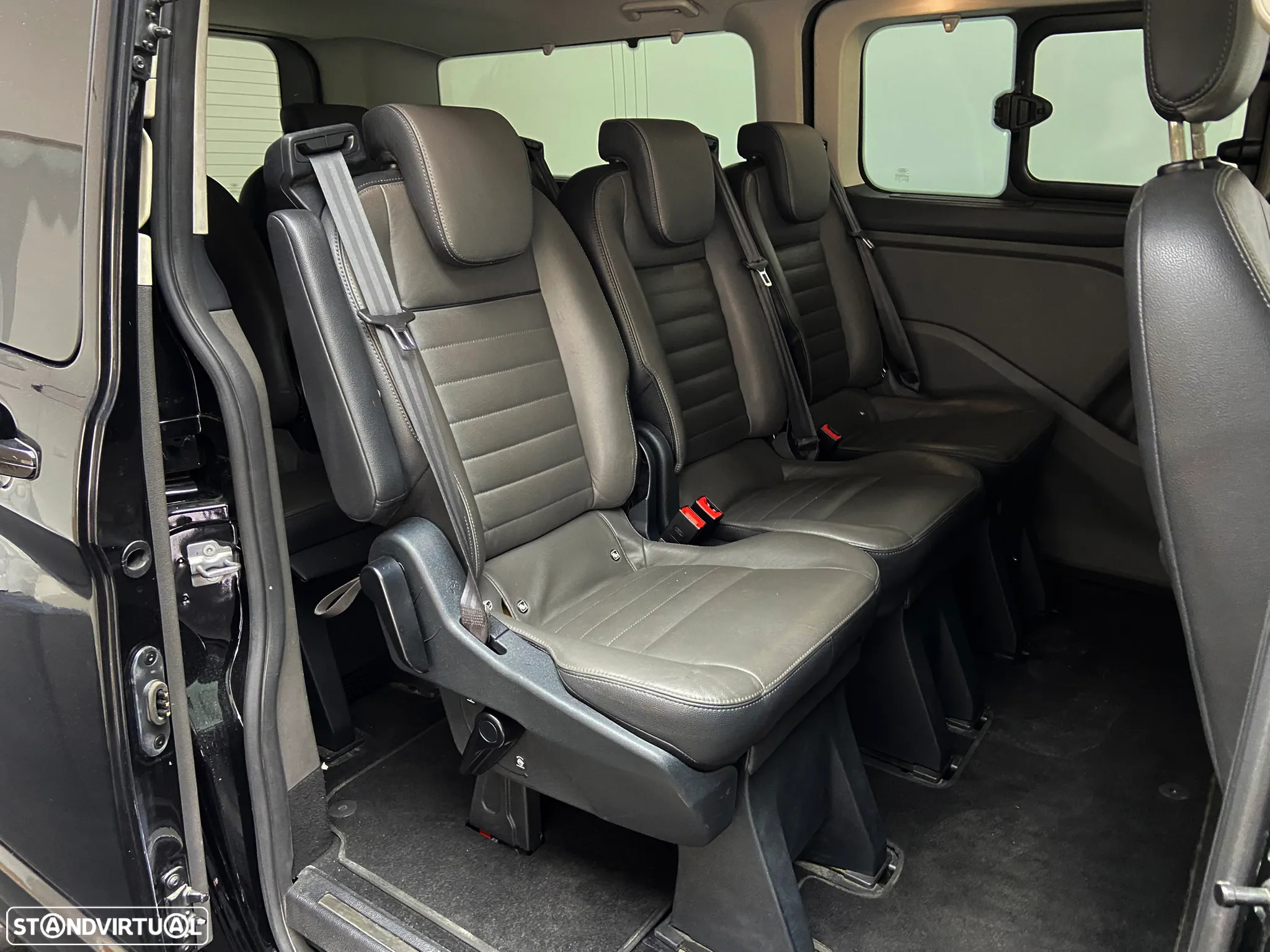 Ford Tourneo Custom - 11
