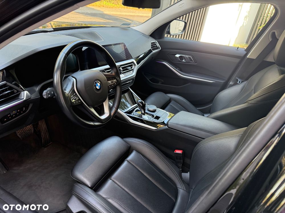 BMW Seria 3 318i Luxury Line sport - 16