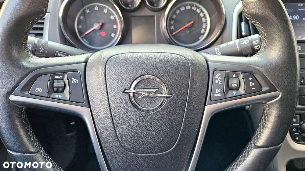 Opel Astra 1.4 Turbo 150 Jahre - 18