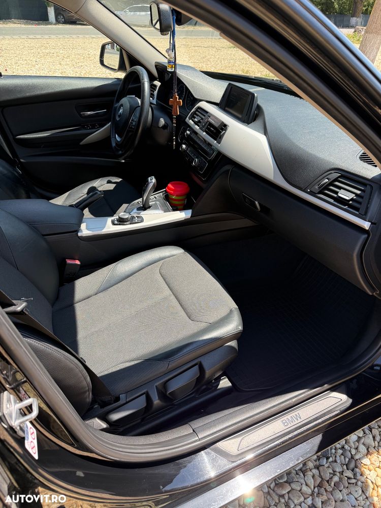 BMW Seria 3 320d xDrive AT - 7