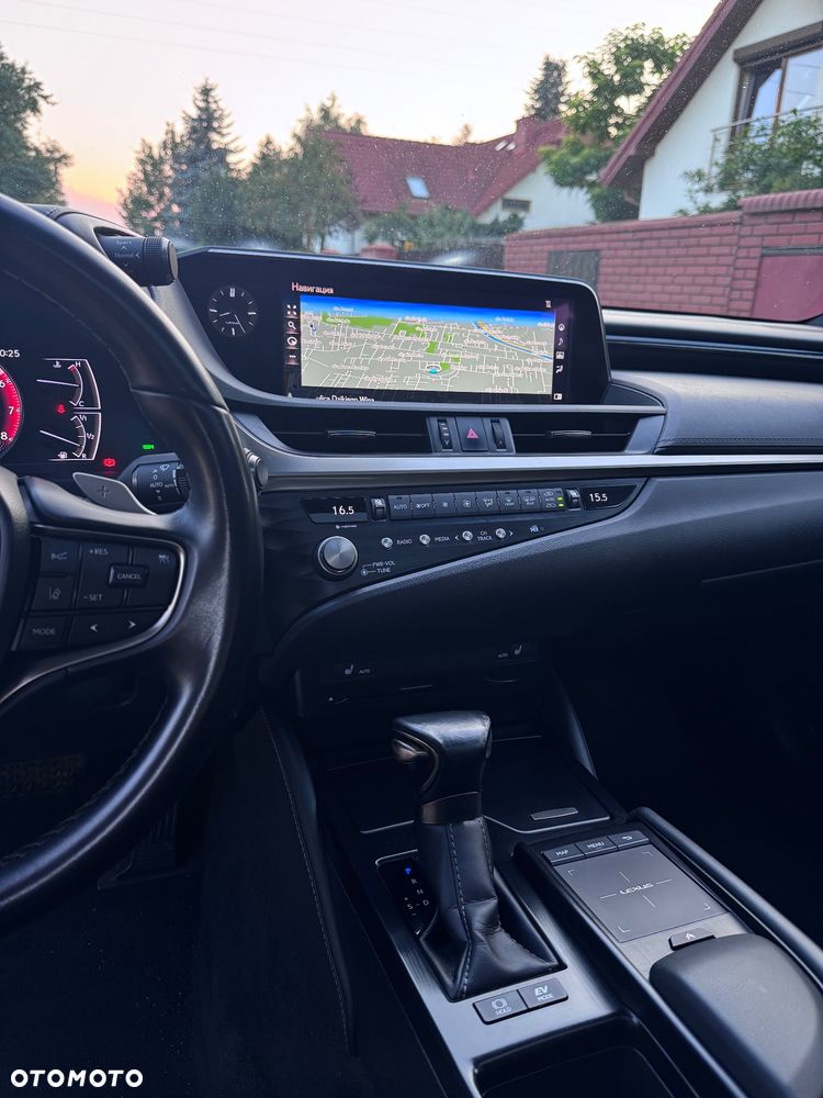 Lexus ES 300h Business Edition - 20