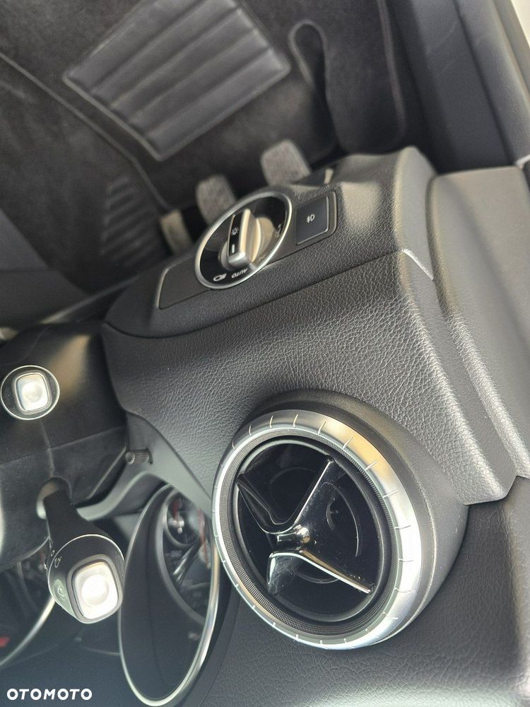 Mercedes-Benz CLA Shooting Brake 180 d - 21