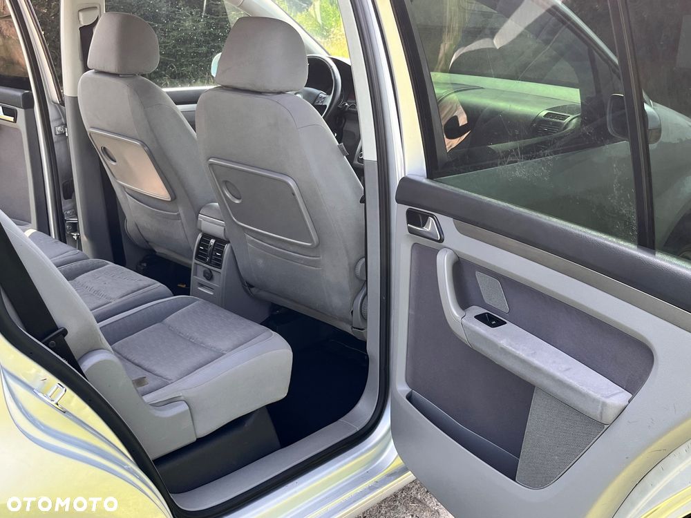 Volkswagen Touran 1.9 TDI DPF DSG Highline - 26