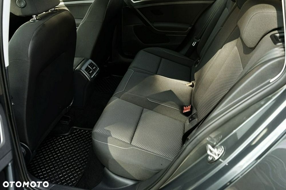 Volkswagen Golf - 17