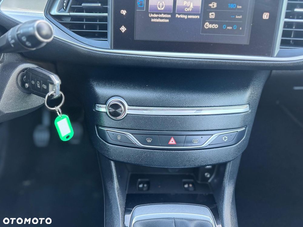 Peugeot 308 1.6 BlueHDi Allure S&S - 26