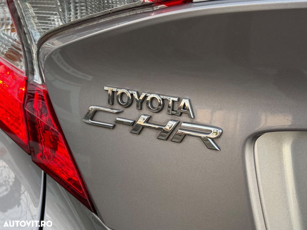 Toyota C-HR Hybrid Lounge - 29