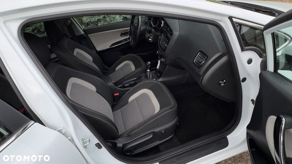 Kia Ceed - 8