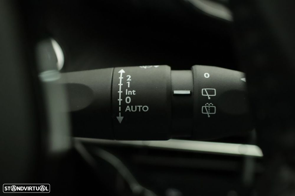 Peugeot e-2008 54 kWh Allure - 19