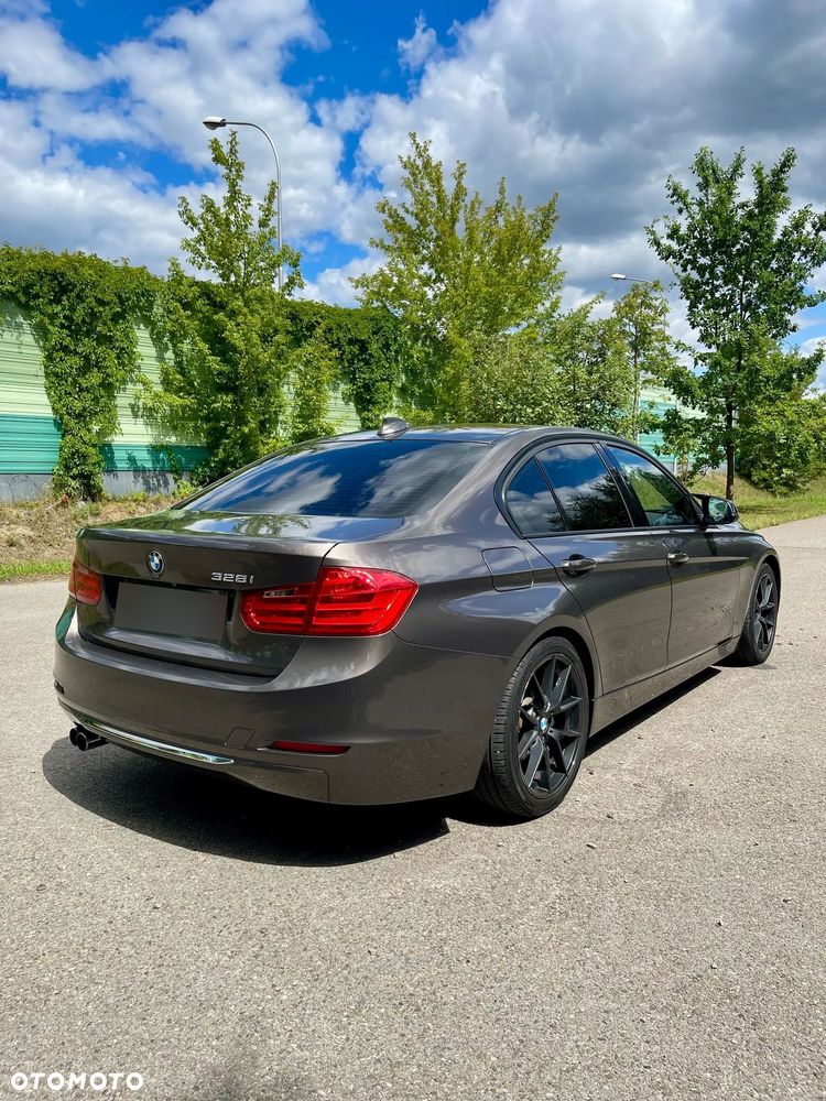 BMW Seria 3 328i Luxury Line - 6