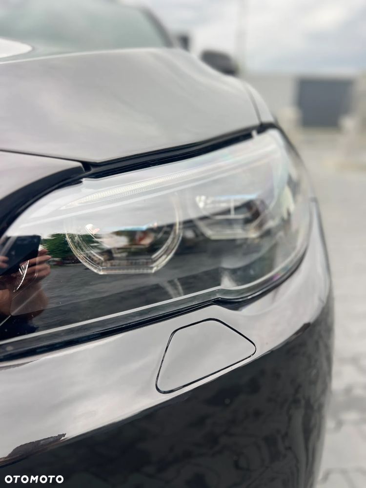BMW Seria 5 550i xDrive Sport-Aut Luxury Line - 11