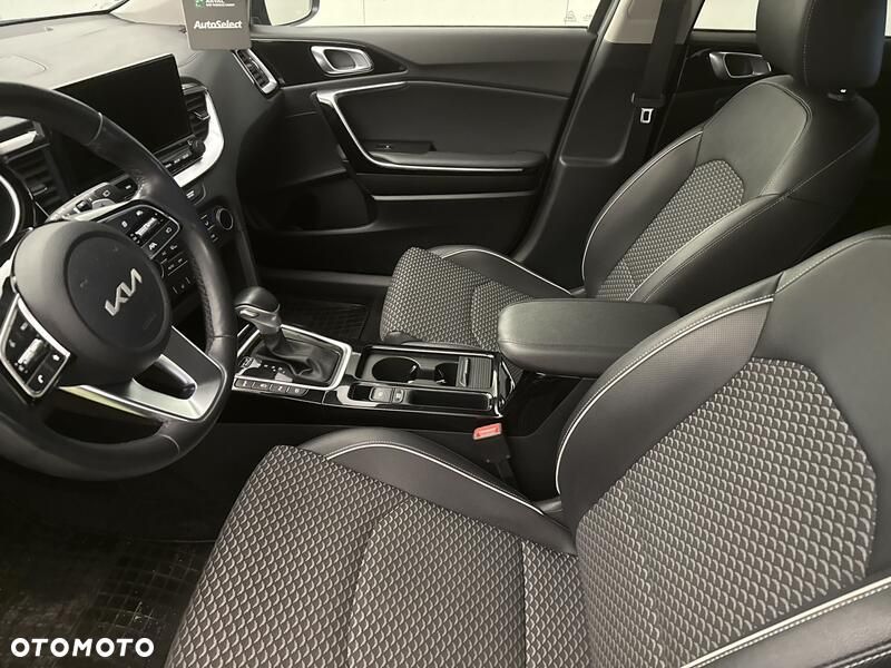 Kia Ceed 1.5 T-GDI Business Line DCT - 12