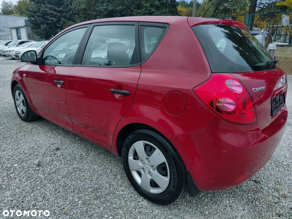 Kia Ceed - 4