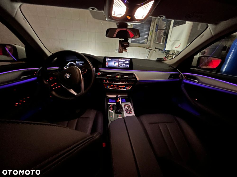 BMW Seria 5 518d - 11