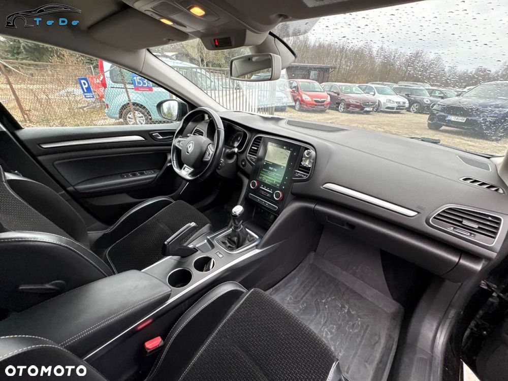 Renault Megane ENERGY TCe 130 Start & Stop Paris Business - 39