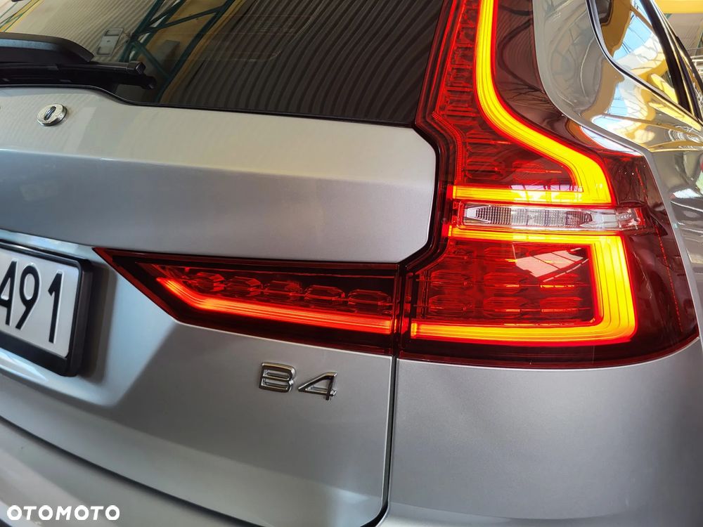 Volvo V60 B4 D Momentum - 9