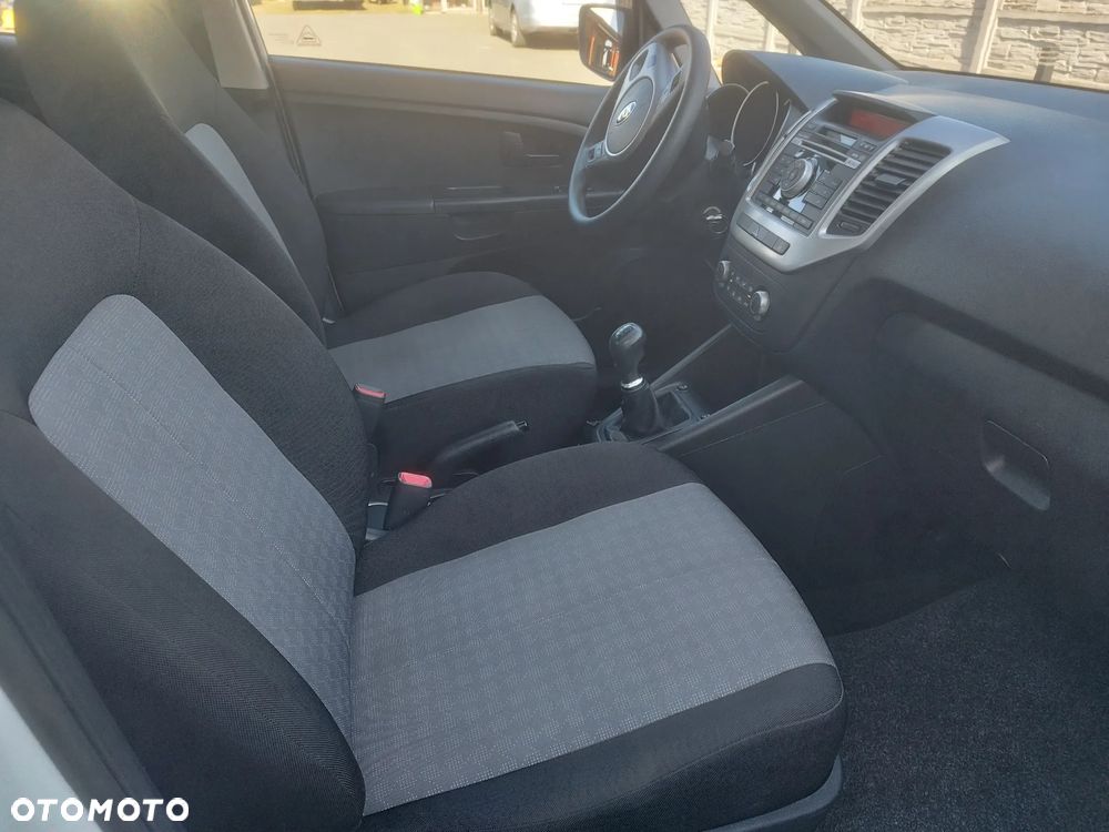 Kia Venga - 10